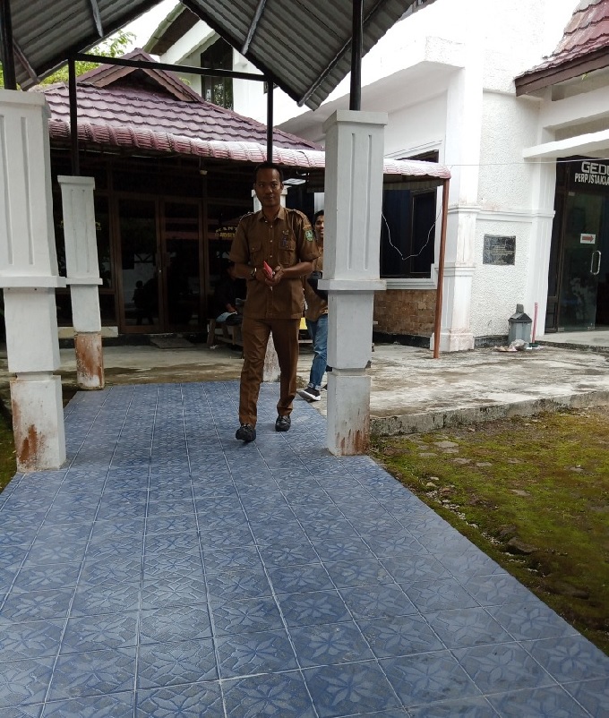 Kades Bumbung Amiruddin mendatangi bagian Pidsus Kejari Bengkalis untuk dimintai keterangan atas penerbitan SKT di desanya, Rabu (8/3/2023).